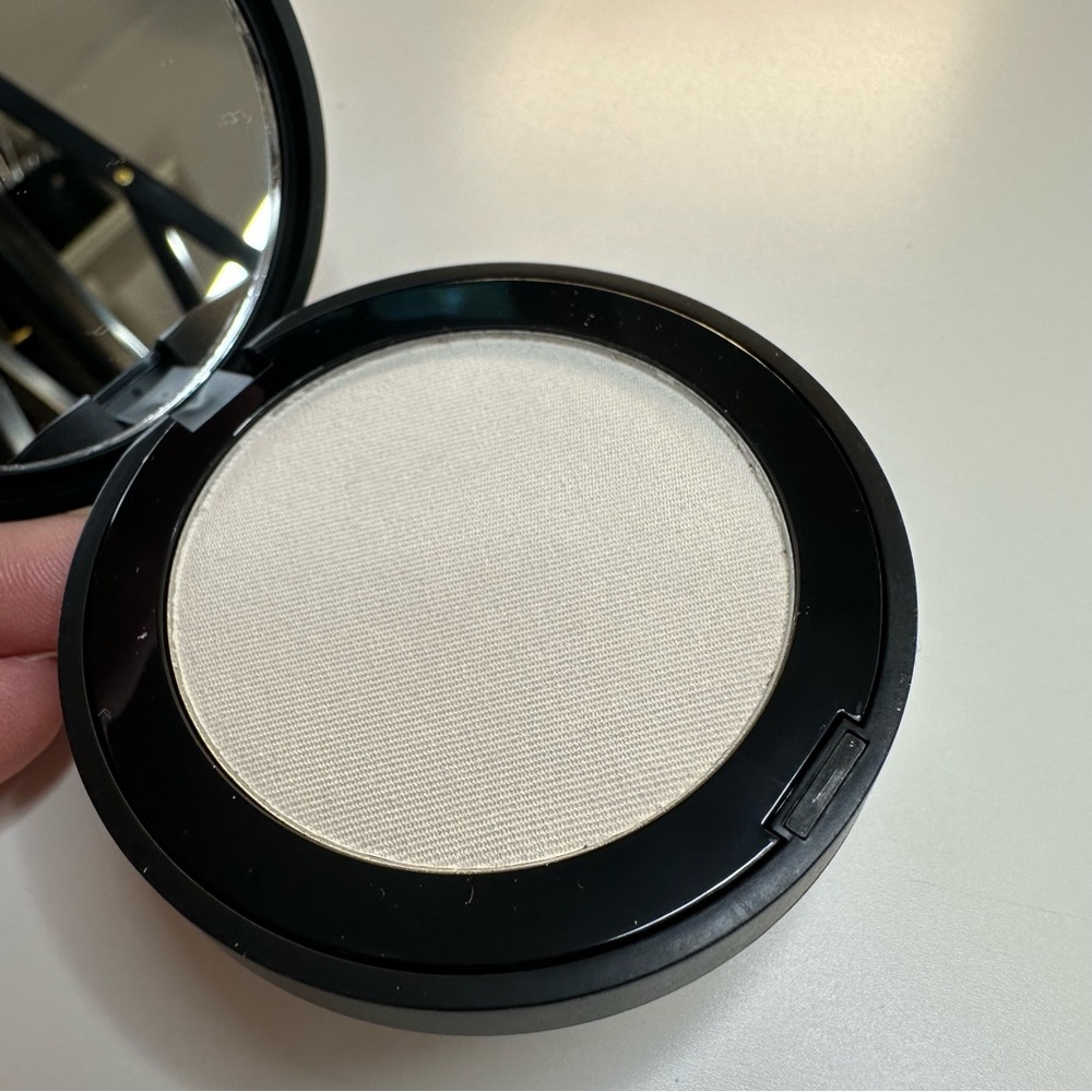 New Melt Cosmetics Ghostlight Highlighter Glow Powder Duochrome
